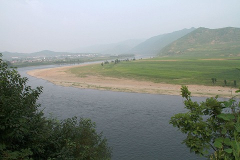 1200px-Yalu_river_near_jian_2011_07_24