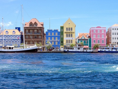 1200px-Willemstad_harbor