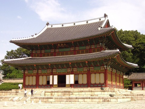 1200px-Injeongjeon_(exterior),_Changdeokgung_-_Seoul,_Korea