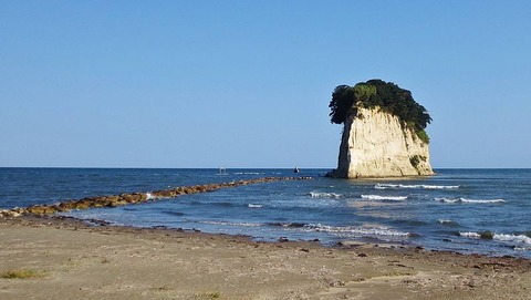 800px-Mitsukejima_(Ishikawa)_4[1]