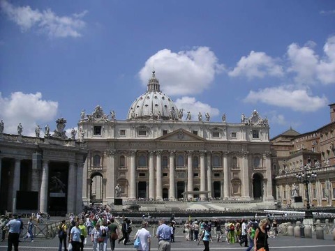 St._Peter's_Basilica_Facade,_Rome,_June_2004