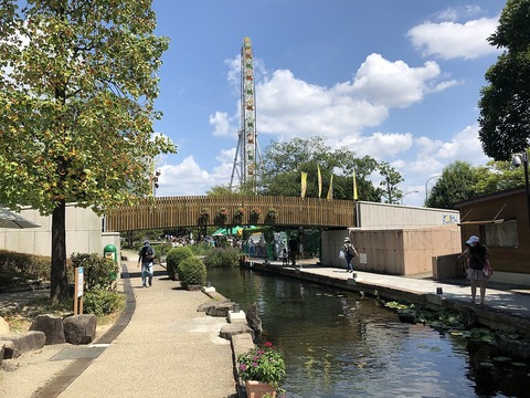 1200px-Kawashima-Parking-Area-2