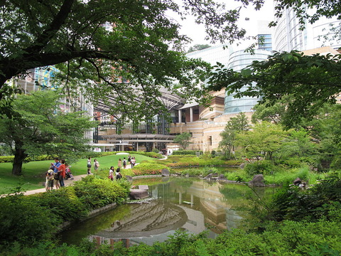 1200px-Roppongi_Hills_Mori_Garden_2013