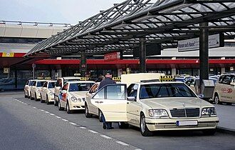 Taxis_at_EDDT-(jha)