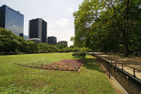 1200px-Hibiya_Park01s3872