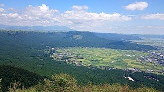 Mount_Aso_kabuto-iwa_viewpoint