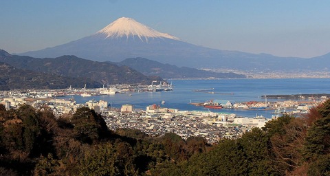 Mount_Fuji_and_Port_of_Shimizu_from_Nihondaira