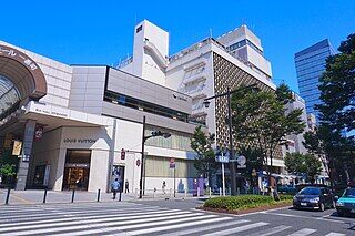 Fujisaki_Department_Store_main_building_2022