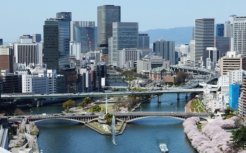 Nakanoshima_Skyscrapers_in_201504_001