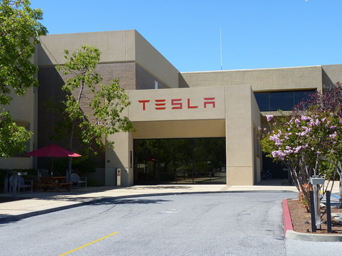 1200px-TeslaMotors_HQ_PaloAlto
