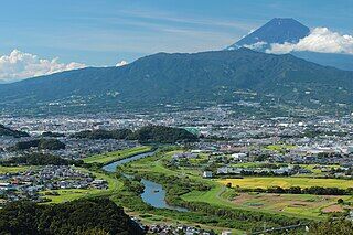 Mount_Ashitaka_with_Mount_Fuji_20120910
