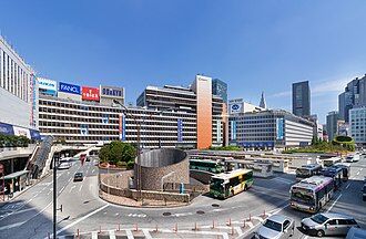 330px-2018_Shinjuku_Station_WestGate