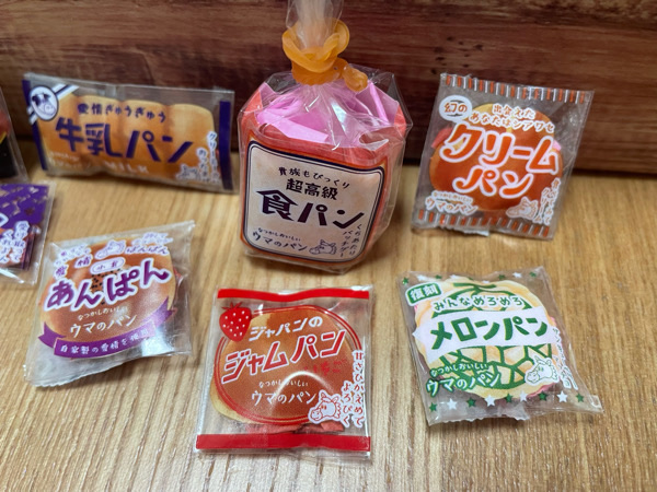 見て〜★デザインがツボ♪セリアのシールでミニチュア菓子パン作り♪