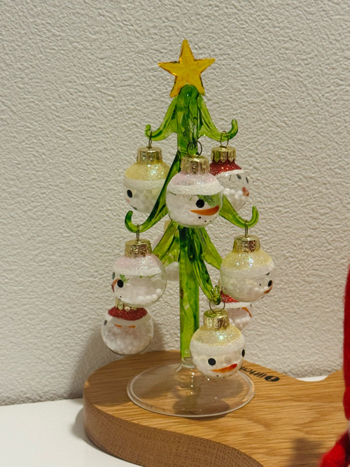 玄関にもクリスマス飾り◇ノルディカニッセとガラス雑貨… : 日々の