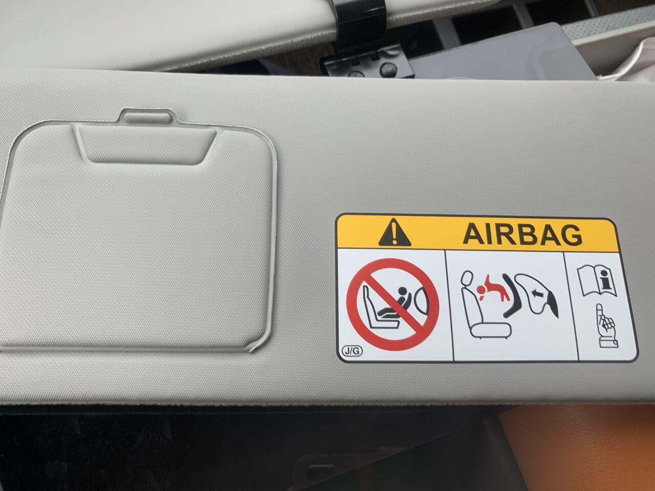 北斗 ハイエース のサンバイザー交換 ひできと北斗はサグラダファミリア