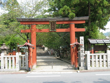 1280px-Himuro-jinja1