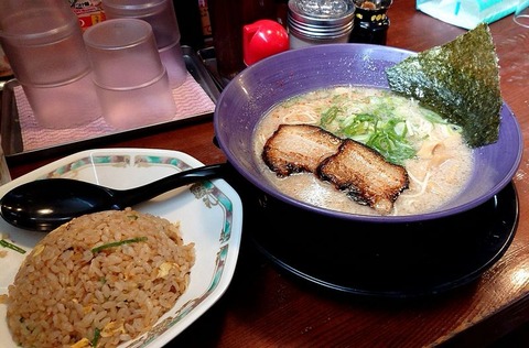 厚切り炙りトロ肉ラーメン(硬麺)+半チャーハンセット