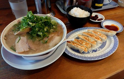 喝采らーめん(硬麺+ネギ多目+こってり)ギョウザ定食