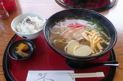 沖縄そばと小ライス④