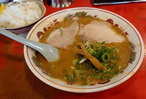 こってり(並)硬麺+ニンニク少々+スープ大+小ライス