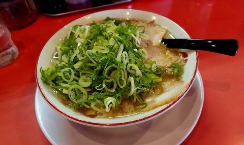 チャーシューメン(硬麺+ネギ多目)①