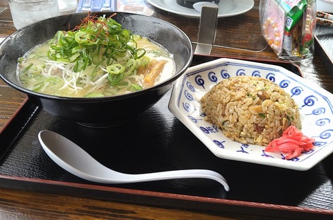 半炒飯定食(鶏そば硬麺+ネギ多目)