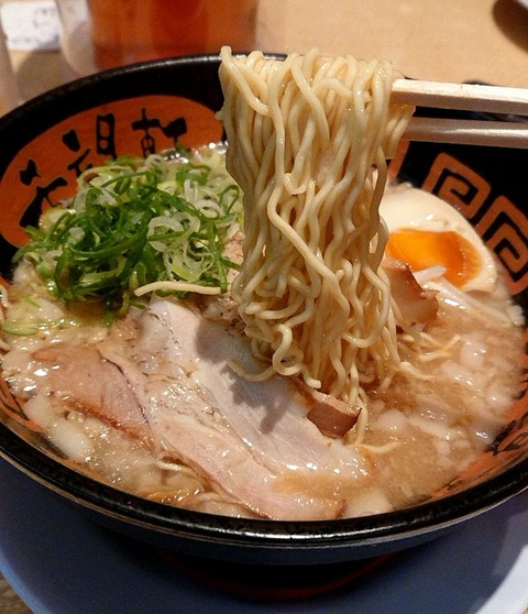 とんこつラーメン半熟味玉入り(バリカタ)②