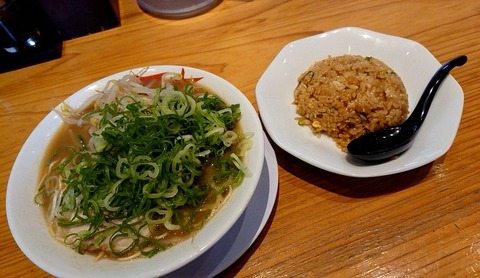 炒セット黒(硬麺+ネギ多目)
