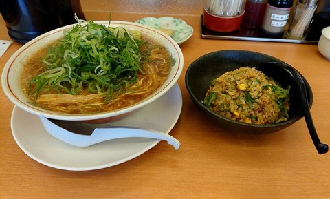 特製らーめん(並)(硬麺+ネギ多目)+ミニ炒飯セット