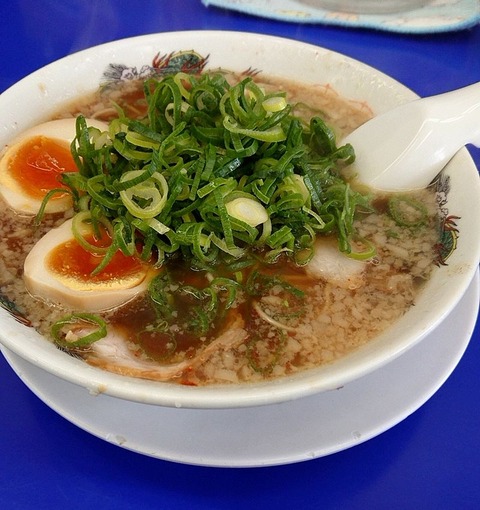 味玉ラーメン(硬麺+ネギ多目)①