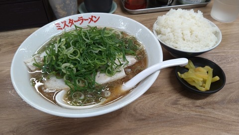 ミスターラーメン(並)硬麺+ネギ多目+ライス(小)②