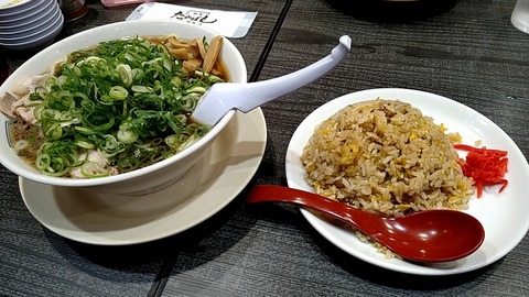 たかばしラーメン(並)硬麺+ネギ多目+チャーハンセット