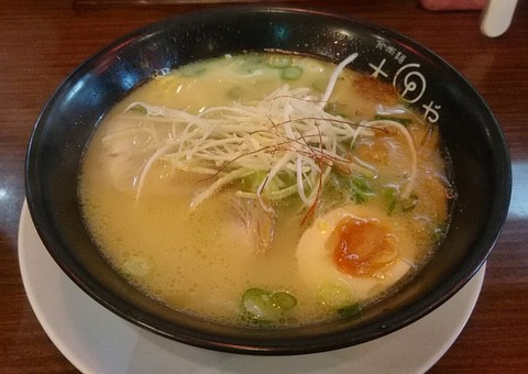 鶏そば 硬麺+ネギ多目の筈なんですが・・・