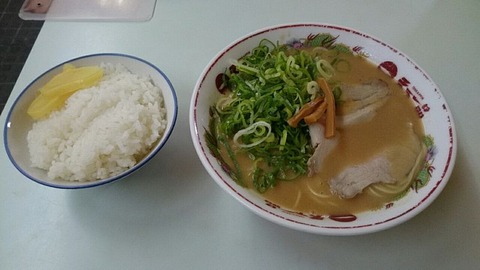 ラーメンライス 硬麺+ネギ多め+ニンニク少々