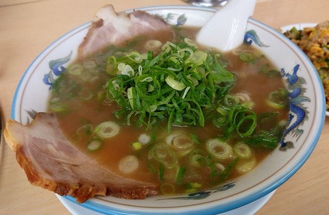 ラーメン(並)(硬麺+ネギ多目)