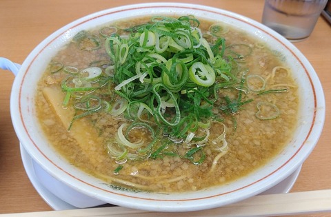 特選らーめん(並)硬麺+ネギ多目①