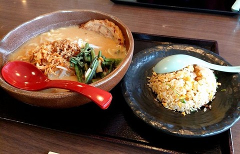 信州味噌 半チャーハン定食(炙りチャーシュートッピング)①