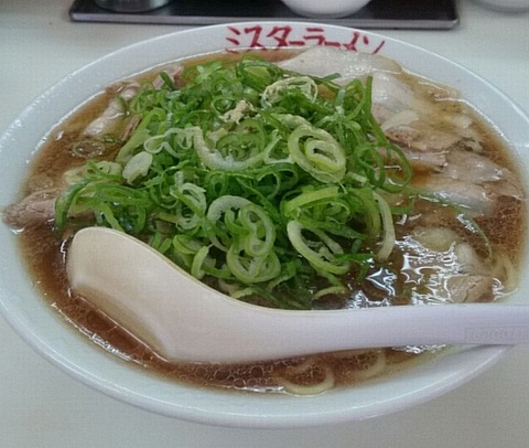 チャーシューメン(硬麺+ネギ多め)①