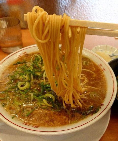 特選らーめん(並)硬麺+ネギ多目②