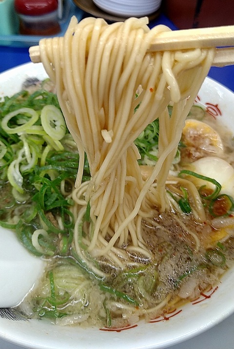 味玉ラーメン(硬麺+ネギ多目)②