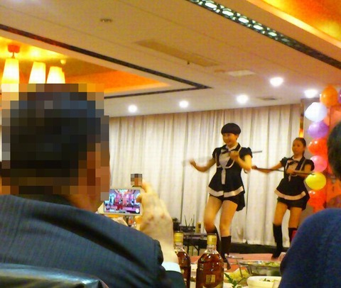 動画撮影する総経理
