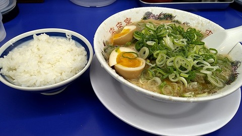 味玉ラーメン(硬麺+ネギ多目)+ライス(小)