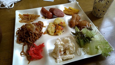 先ずは腹ごしらえ