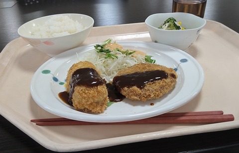 たいめいけんのキャベツメンチカツとポテトコロッケ