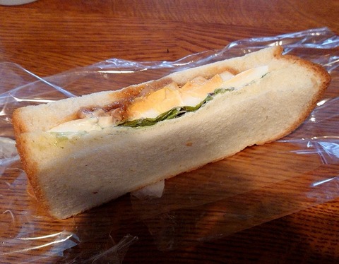 照り焼きチキンと玉子のサンドウィッチ