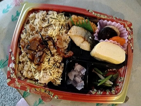 かしわ飯弁当②