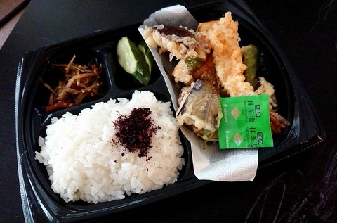 そば処もり平の天ぷら弁当②