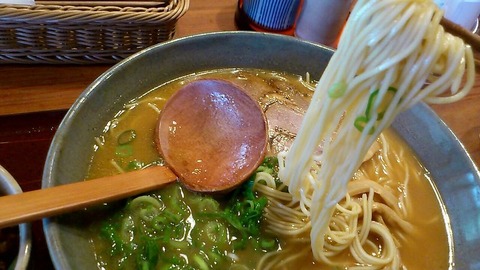 ラーメン大