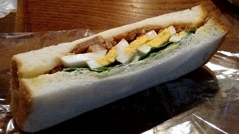 照り焼きチキンと玉子のサンドウィッチ