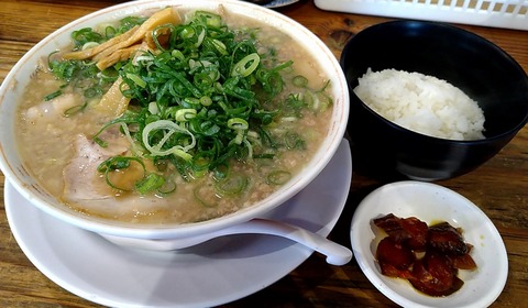 喝采ラーメンこってり硬麺ネギ多目ライス中